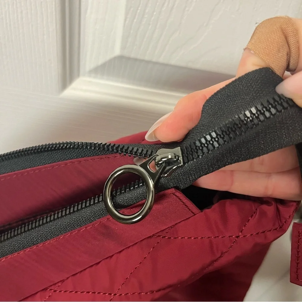 Girlfriend Gear XIIX   Quilted Red Burgundy Tote Shoulder Bag New Zipper